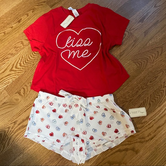 Forever21 Kiss Me Valentines Short Pajamas Set - Picture 1 of 4